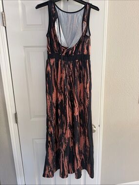 Sleeveless V-Neck  jumpsuit in Black and Ru